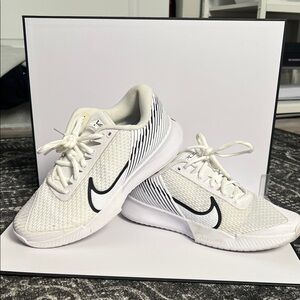 Nike White and Black Tennis Shoes